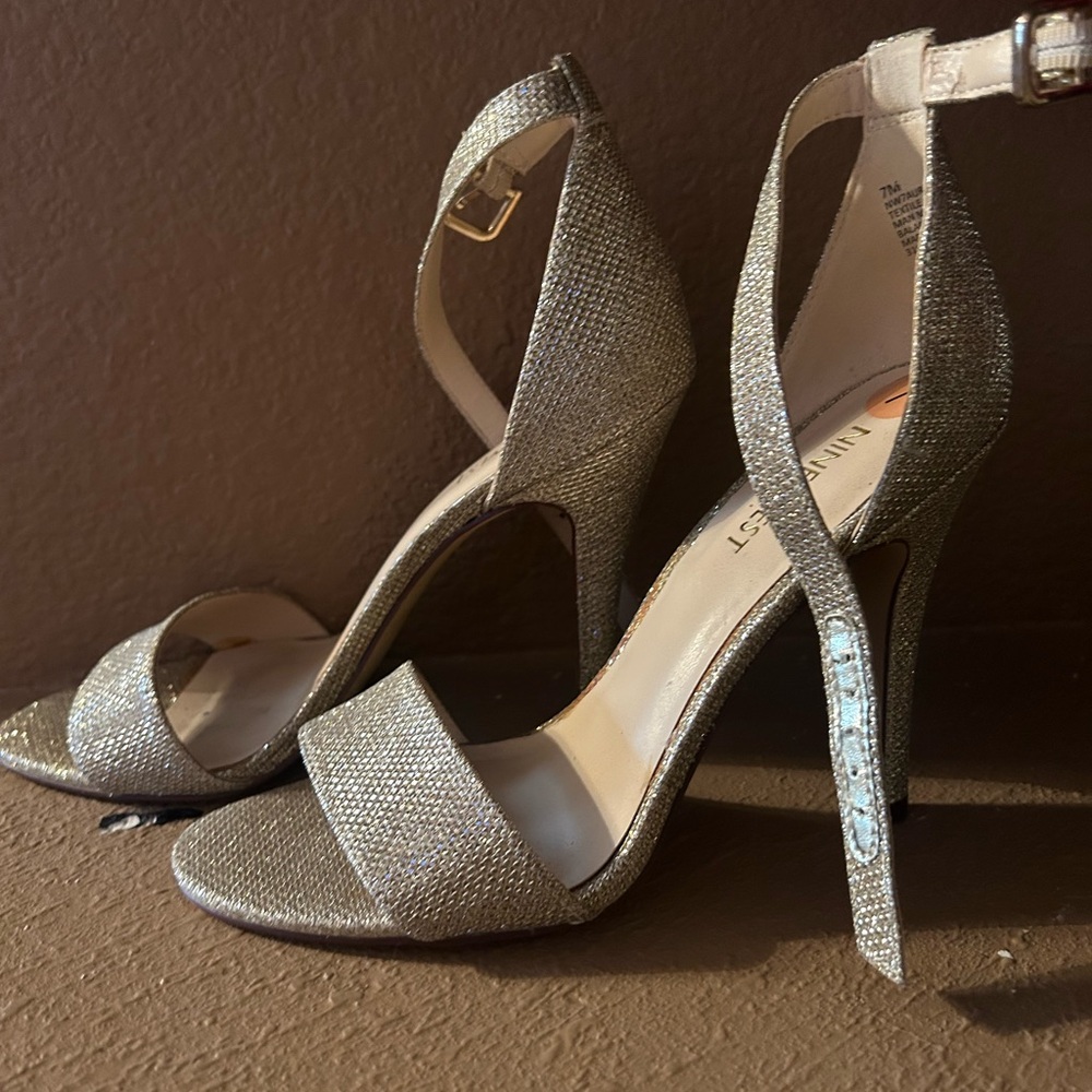 Nine West Glittering Gold 👠